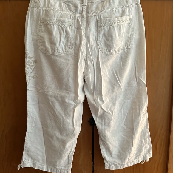 Sonoma Modern Fit White Capri Pants - Picture 5 of 5